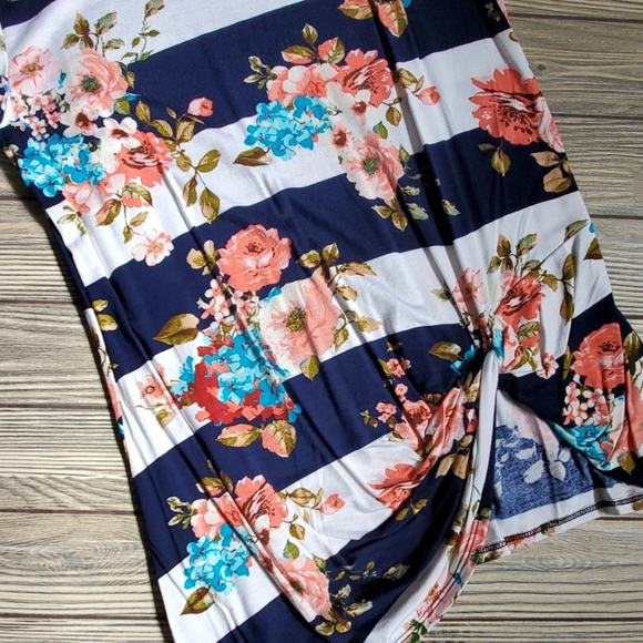 Sale! Cassandra Stripe Floral Top - Picture 3 of 4